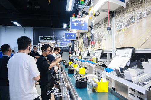 豪華與科技的雙重奏 奔馳標(biāo)準(zhǔn)下的教育科技體驗