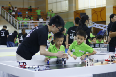 教育科技賦能，專業(yè)機器人競賽師團隊成立，引領(lǐng)青少年科技競技新浪潮